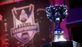 DK辅助布隆前期游走带动节奏，团队配合团战奠定DK首局胜利